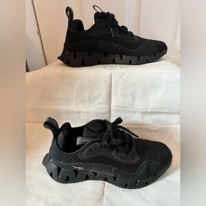 Reebok women’s zig dynamica size 7.5